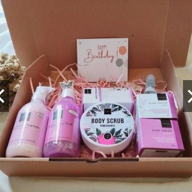 

CR - HAMPERS GIFT BOX / HAMPERS SCARLETT WHITENING / HAMPERS BIRTHDAY / HAMPERS GRADUATION TERLARIS