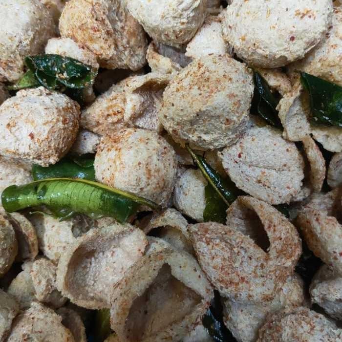 

POI KERIPIK / TAHU BULAT / KULIT TAHU BULAT CAMILAN KILOAN 500 GR / PEDAS ASIN DAUN JERUK / KERUPUK TAHU KILOAN TERLARIS