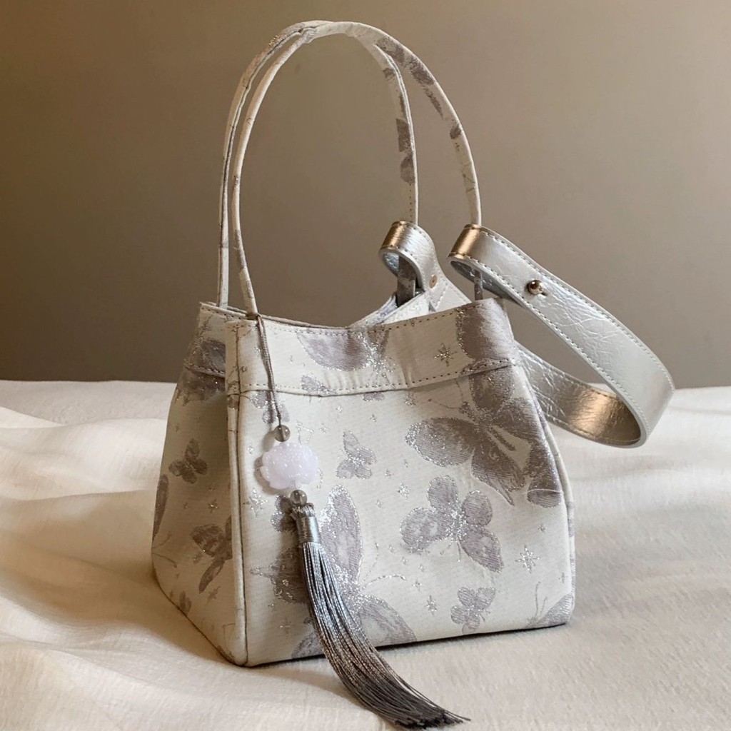 Three-Dimensional Light Feather Silver Butterfly Bucket Bag