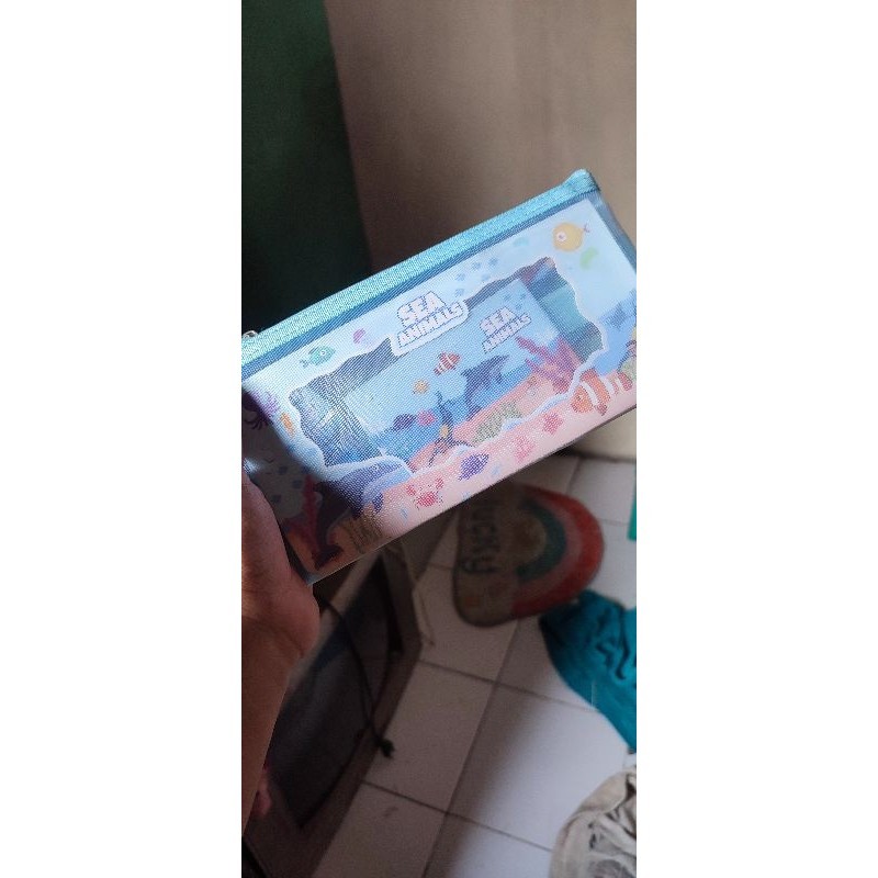 

Satu set Alat tulis