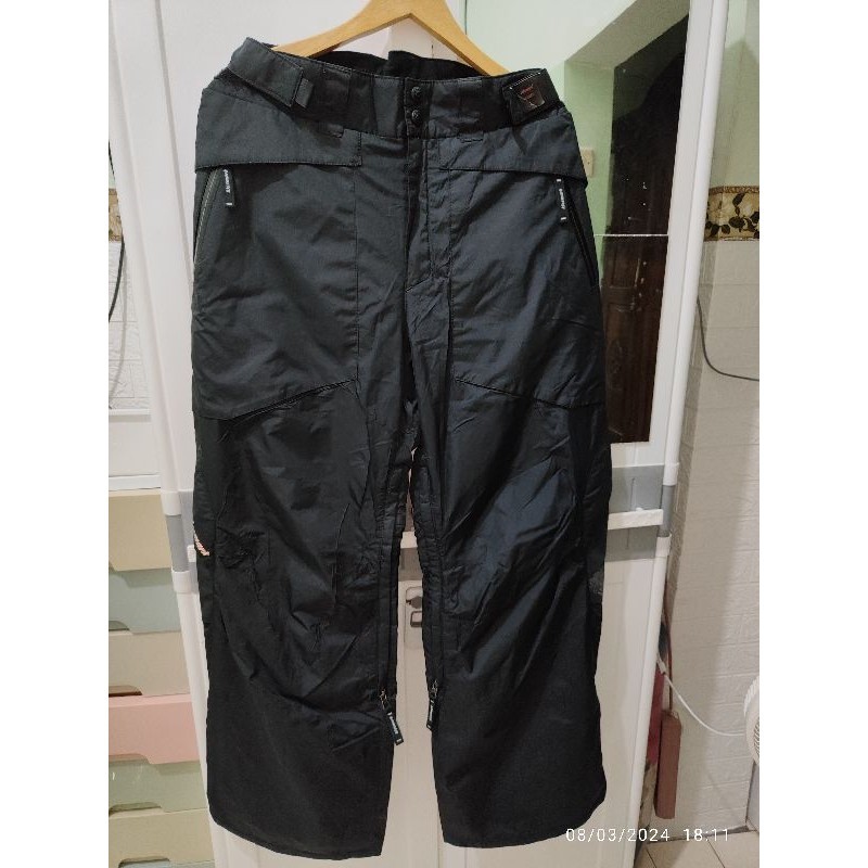 Celana snowboard hitam second preloved kissmark