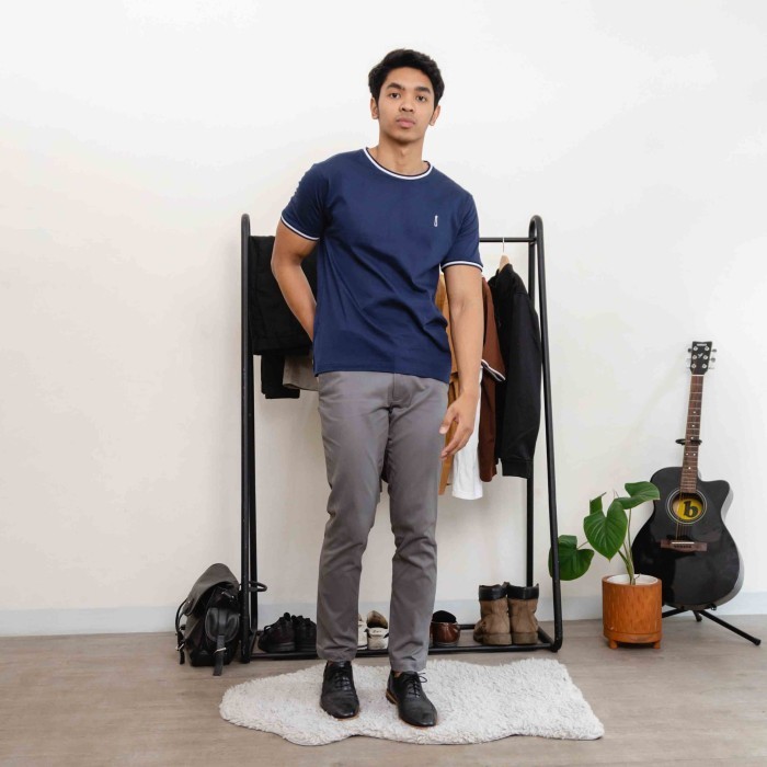 Kaos Pria Smith Berlin Steve Slim Fit - Navy,S