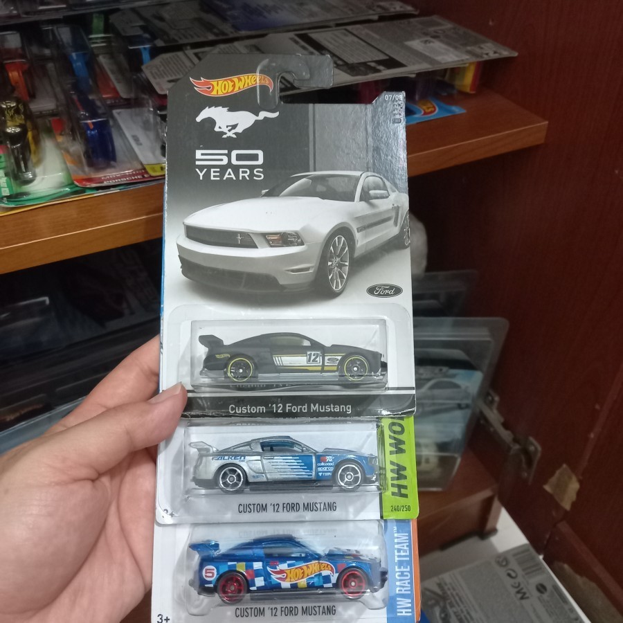 Hotwheels Custom Ford Mustang 3 varian