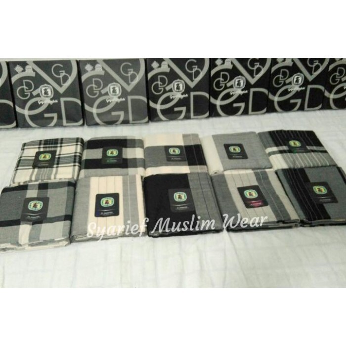 Sarung Gajah Duduk - Black & White