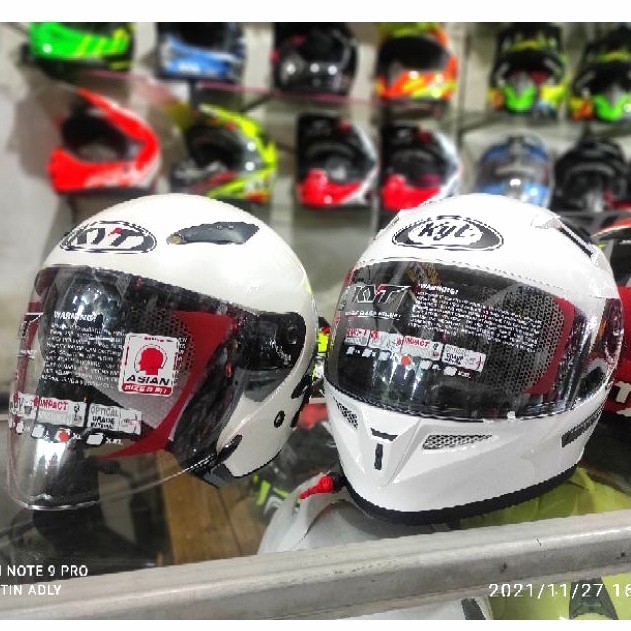 HELM KYT K2 RAIDER SOLID WHITE COUPLE KYT GALAXY FLAT R SOLID WHITE