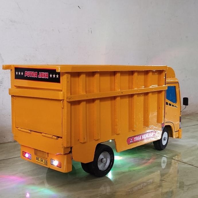 Miniatur Mobilan Truk Oleng Kayu Truk Mainan Anak Laki + Lampu