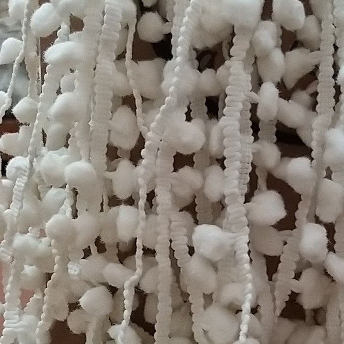 

renda pompom warna bw, harga per pcs