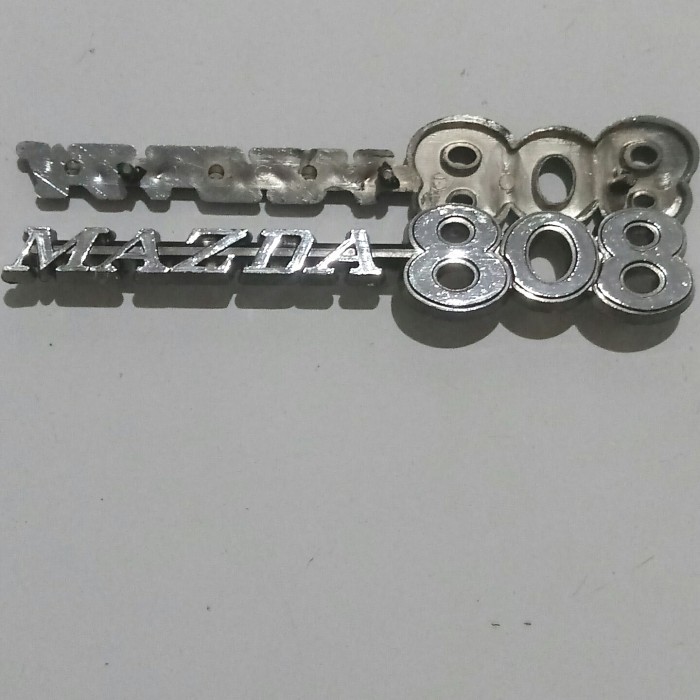 Emblem Mazda 808