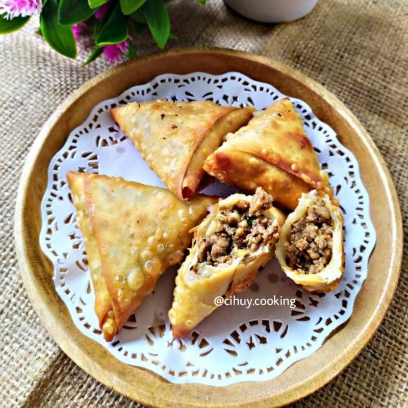 

Sambosa Daging Beef Isi 5pcs ( Frozen Food )