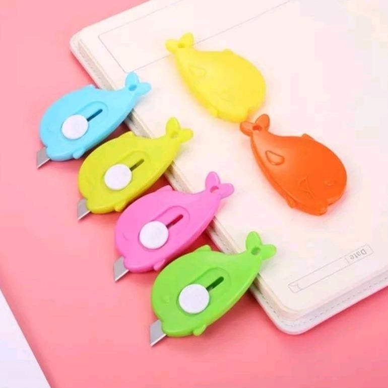 

[ Cuci Gudang ] Obral Cutter Mini Dolphin / Sillet Mini Serbaguna / Cutter Lucu Pemotong Kertas Mini Portable Pisau Kartun Bisa Cod
