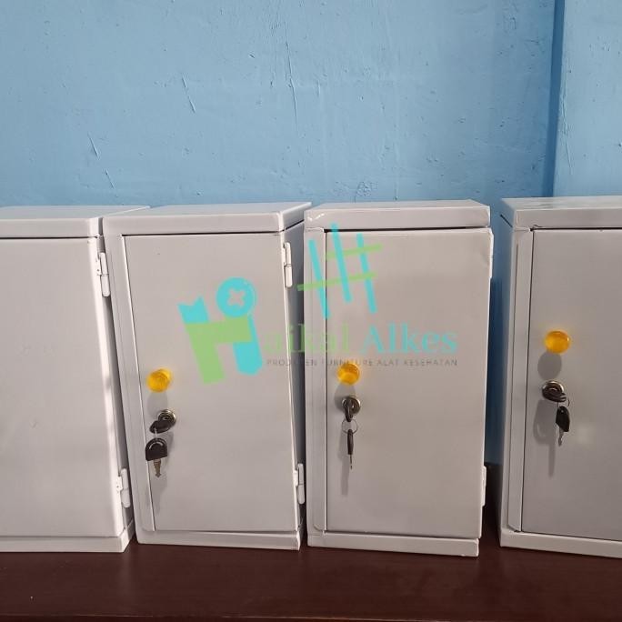 

Lemari Narkotika Kecil 2 Pintu (Besi) Premium Murah Baru