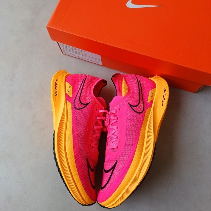 NIKE ZOOMX STREAKFLY HYPER PINK LASER ORANGE