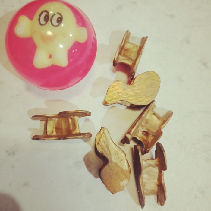 Candra Bola Bekel Kecil Dan Biji Bekel