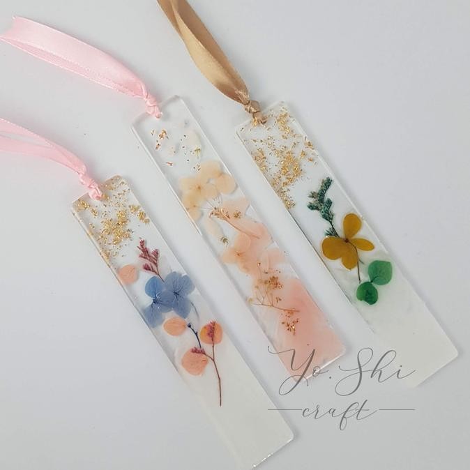 

Bookmark / Pembatas Buku / Personal Gift Oktavianilaris