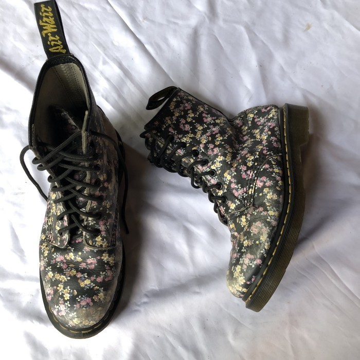 DR MARTENS 11821 ORIGINAL 1460 39 40 HOLE 8 BOOTS PRIA WANITA