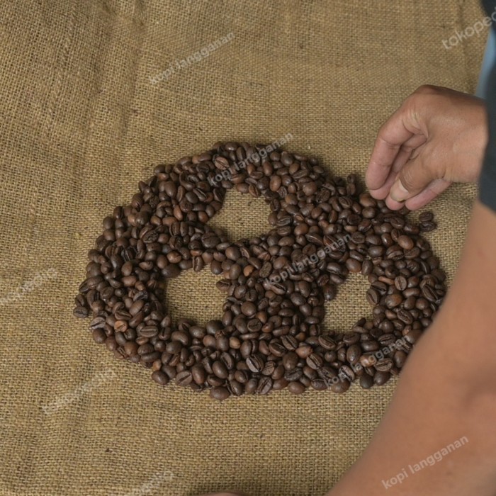 

Espresso Blend 50% Robusta 50% Arabika