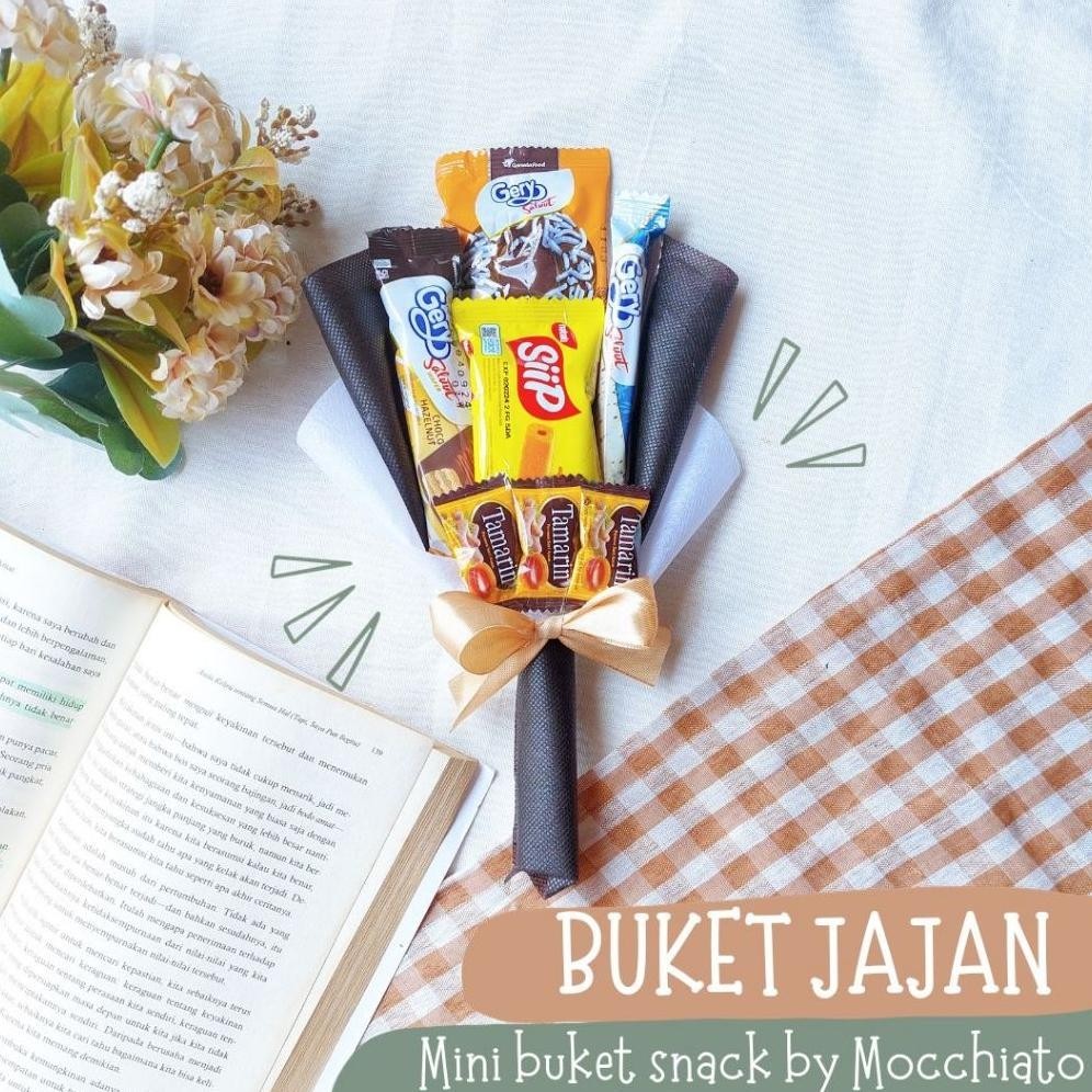 

BUKET SNACK MINI BUKET JAJAN UNTUK ULANG TAHUN WISUDA BY MOCCHIATO TERLARIS