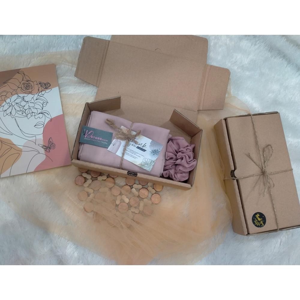 

HAMPERS LEBARAN / KADO / HADIAH / PAKET HIJAB / SOVENIR BISA COD
