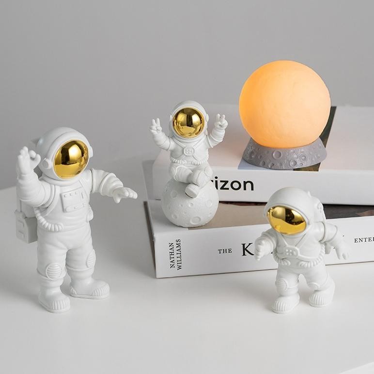 PIU Astronot Boneka Astronot Patung Ornamen Hadiah Mainan Meja TERLARIS