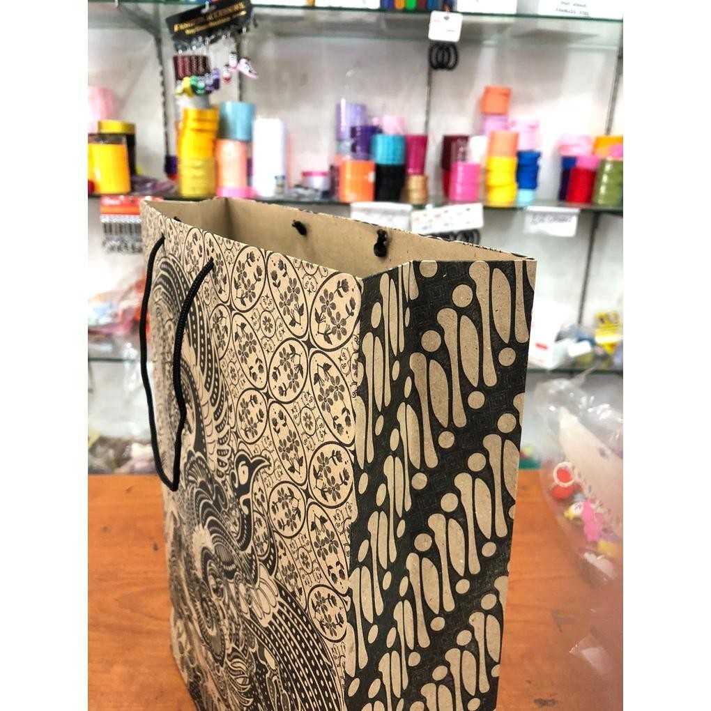 

Paper Bag Motif Batik / Paperbag Warna / Tas Kertas Ukuran Jumbo