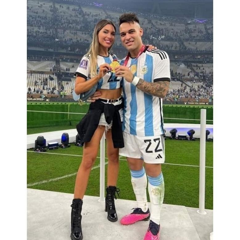 CR - MEDALI JUARA PIALA DUNIA 2022 TERLARIS