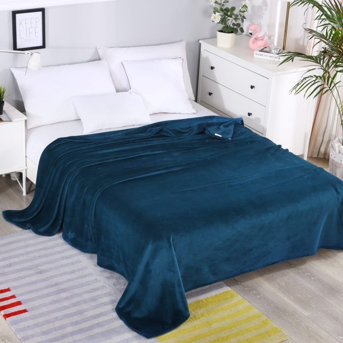 Selimut Bulu Jumbo Polos Navy 230X200