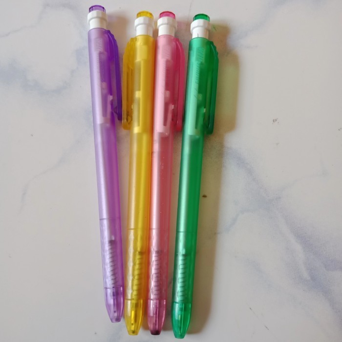 

Arom Paket Pulpen Warna Dk01