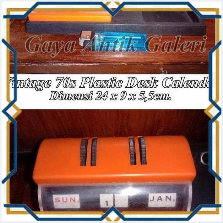 

[GAG] VINTAGE 70S PLASTIC DESK CALENDAR