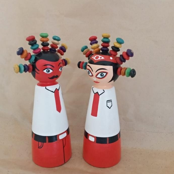 Pajangan boneka kayu ondel-ondel seragam SD