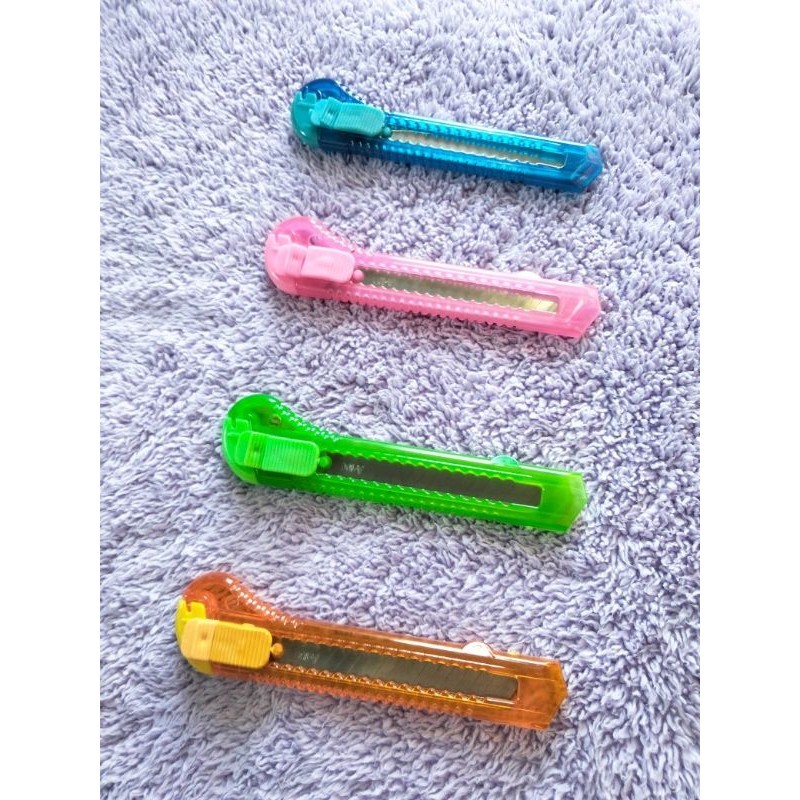 

Cutter Alat Potong Tajam / Berkualitas