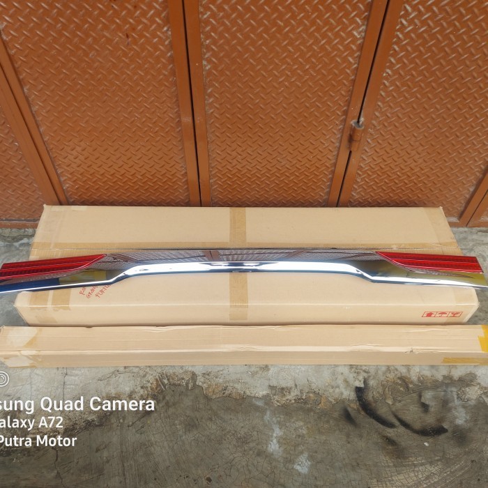 Trunklid Lis Chrome Pintu Bagasi Innova 2014 2015 Original Gratis Ongkir