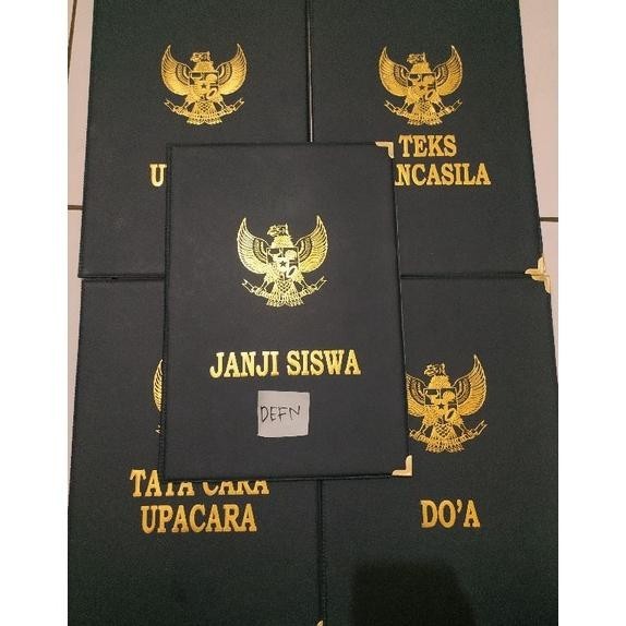 

Super Murah Grosir//5 Map Upacara Bahan Kulit Sintetis Warna Hitam Dan 10 Selempang Upacara 150Cm X 10 Cm Murah