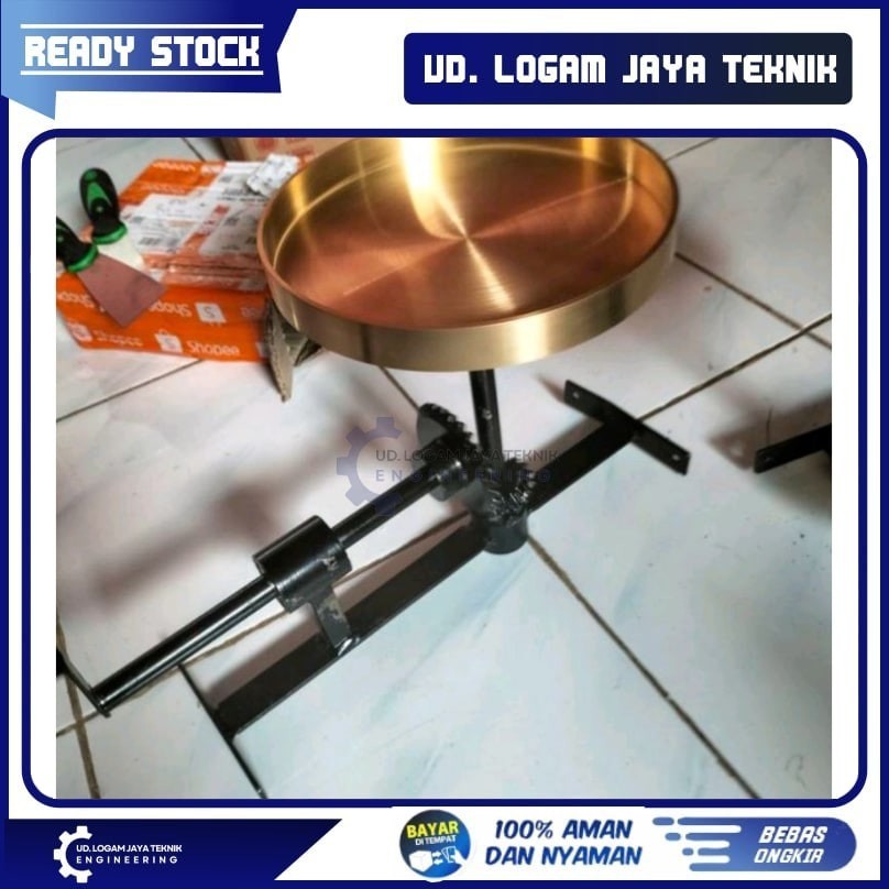 loyang kue leker kuningan plus alat putar