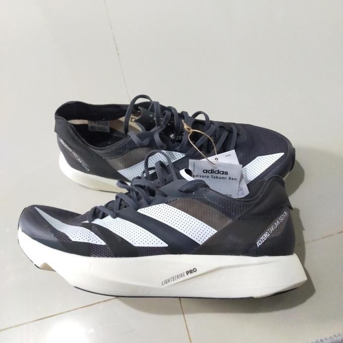 SEPATU ADIDAS TAKUMI SEN 8 KONDISI MASIH BARU, HANYA DICOBA.