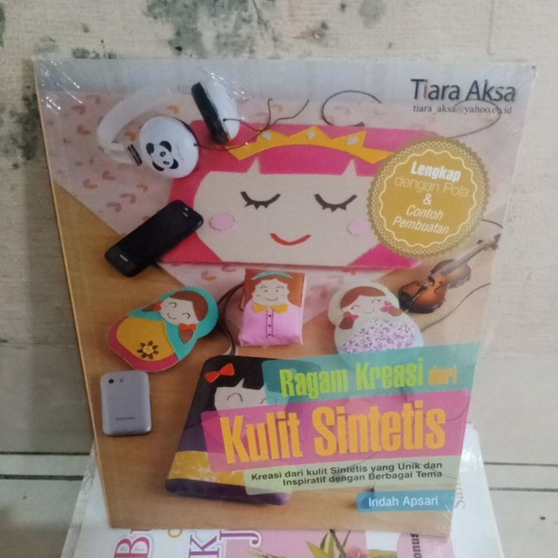 BUKU RAGAM KREASI DARI KULIT SINTETIS
