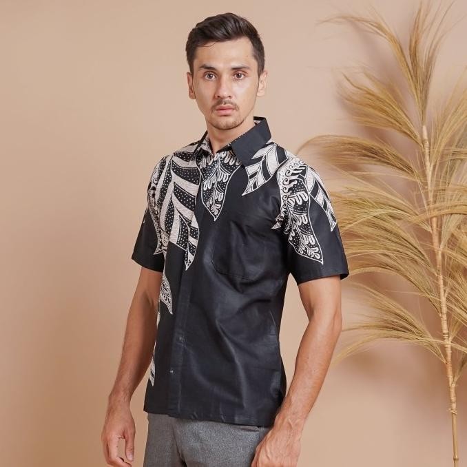 Hem Kemeja Pria Lengan Pendek Motif Daun Hitam DNG