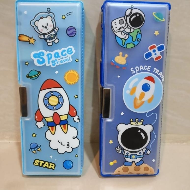 

Ad-3 Kotak Pensil Roket/Pencil Case/Double Serutan/Luar Angkasa/Roket/Astronot Cuci Gudang