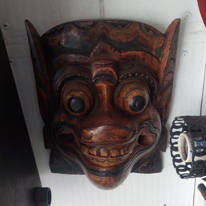 Topeng Kayu Antik