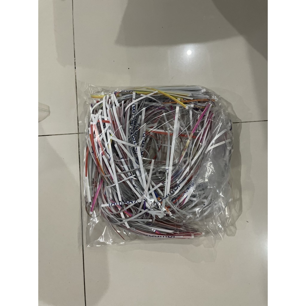 

Kertas cacah shredded paper warna campur bekas cetakan +-500gr