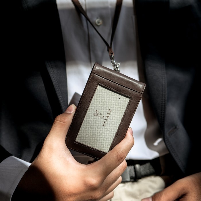 

Name Tag Kulit Kancing Lanyard Kulit Asli Kancing Hustle Hog III Brown