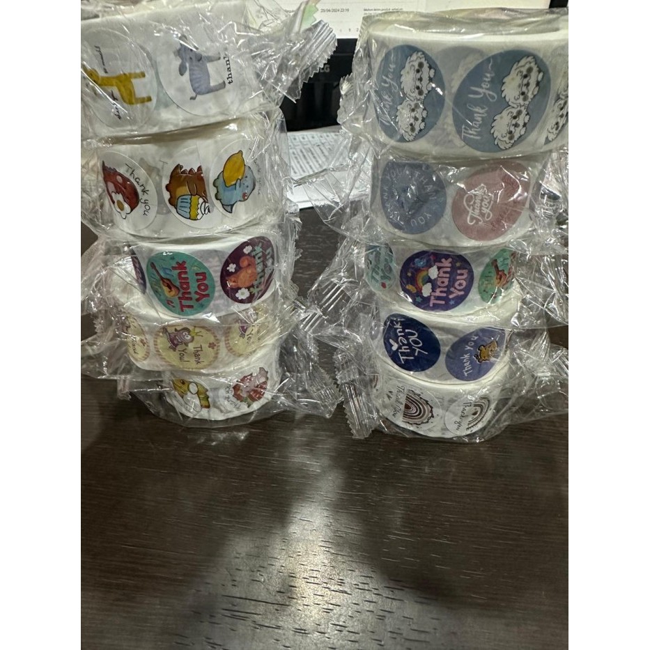 

.........] sticker thank you terima kasih hampers bulat isi 500 tempel diameter 2.5 cm ( ada 10