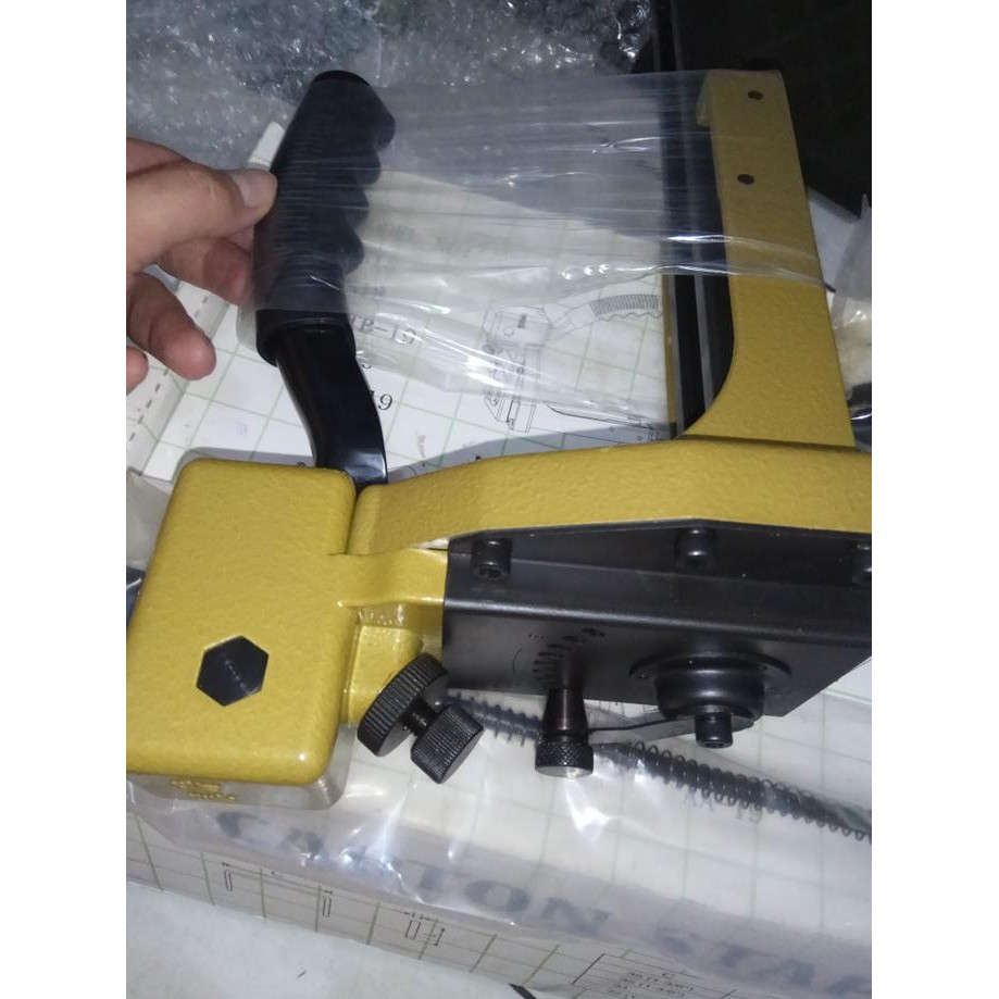 

Staples Kardus