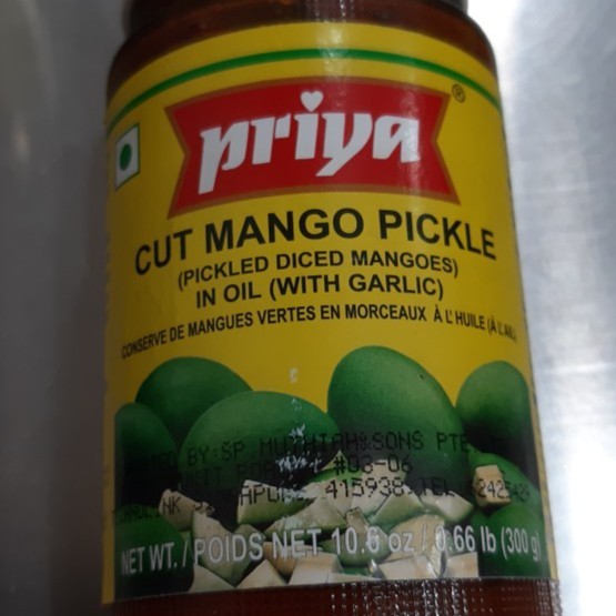 

siap kirim] CUT MANGO PICKLE (With garlic) PRIYA 300G / Acar Mangga