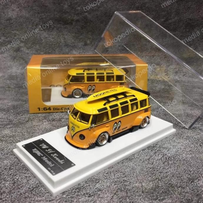 Diecast 1:64 TPC Volkswagen T1 With Surfboard Mooneyes