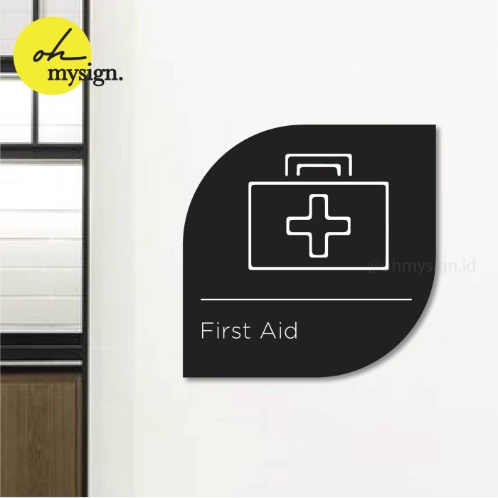 

Promo Sign Akrilik Sign Board Acrylic Rounded - First Aid - Dasar Hitam 10x10 Keren