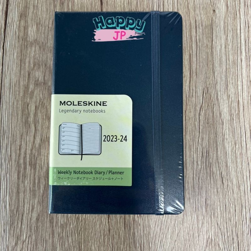 

Ukuran Notebook Moleskine (9cm L x 14cm T), biru safir, DHB2018WN2Y24, mulai Juli 2023 |5F1F3CC5|