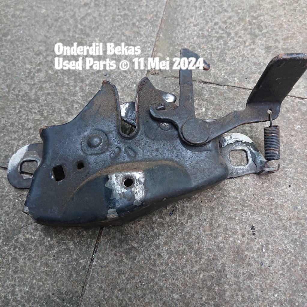 door lock kap mesin toyota corona 2000 RT132