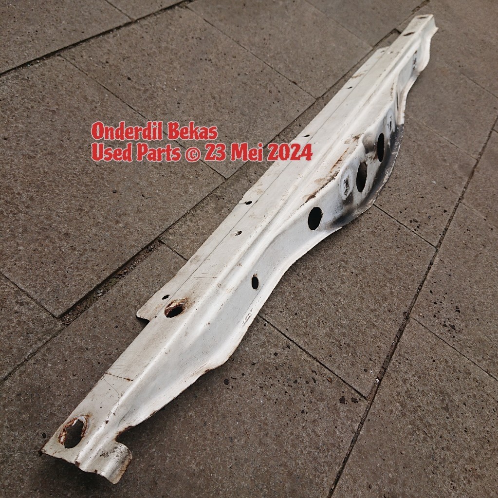 apron bullhead radiator support toyota corona 2000 RT132