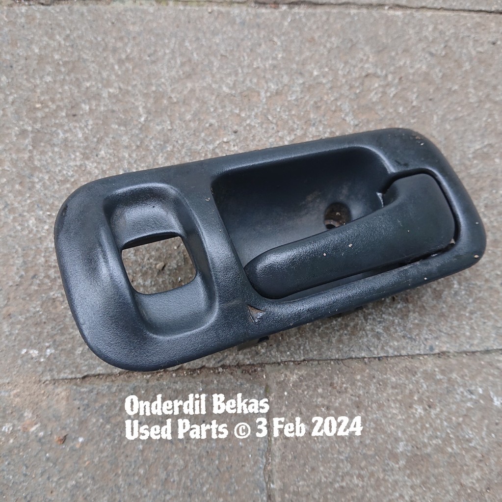 handle dalam kanan belakang honda crv gen 1
