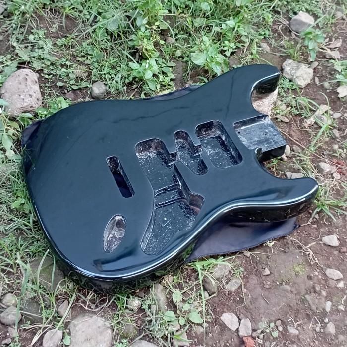 Body Gitar Squier Fender Stratocaster Black